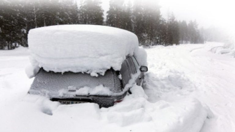 Vacaciones en la nieve terminan en desastre!”: Un hombre es arrestado por conducir una motonieve drogado y con drogas en el norte de Ontario