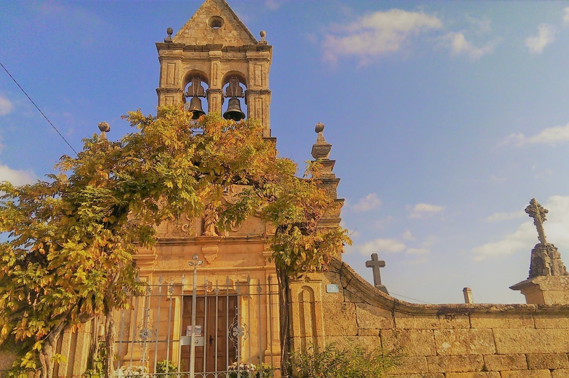 Nadie lo esperaba: Una iglesia del barrio empieza a dar misa en español… y cientos de familias hispanas rompen en lágrimas