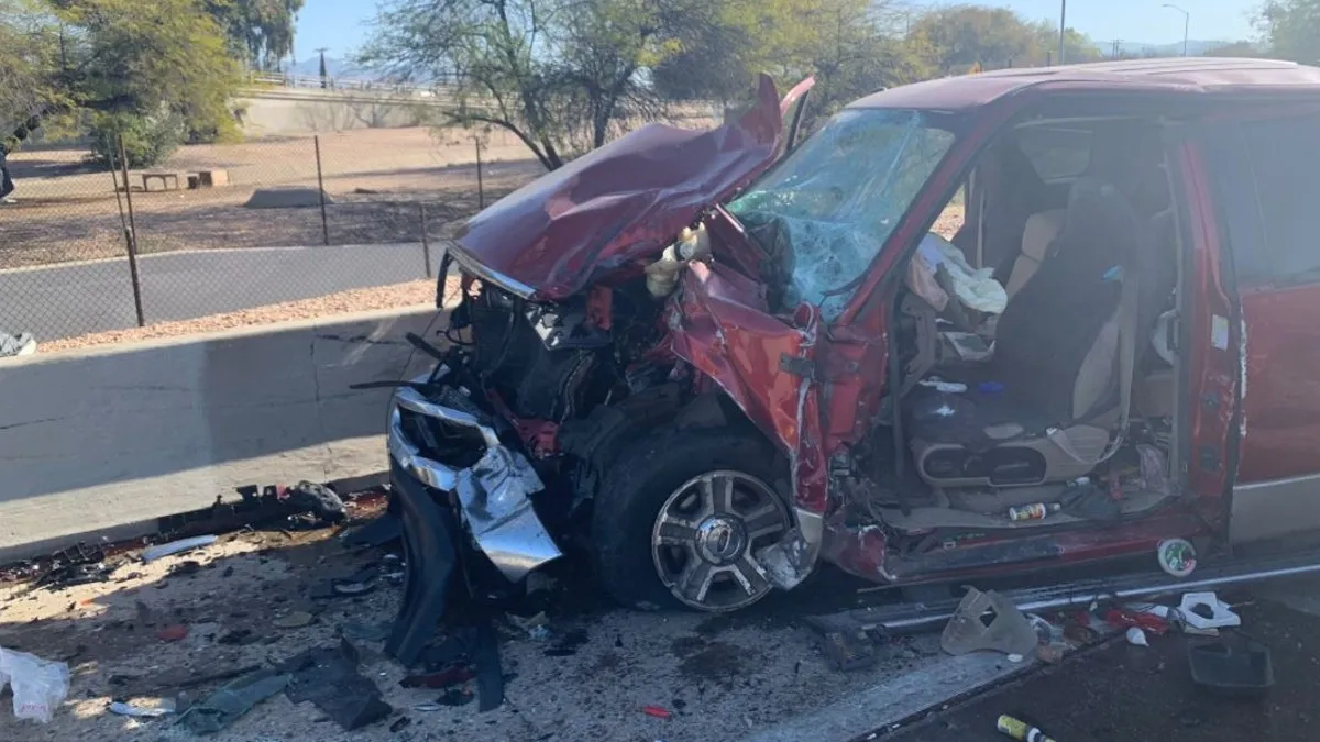 Confusión y Emergencia en Tucson: Un Terrible Choque Causa el Cierre de una Ruta Clave y Desata Advertencias Urgentes