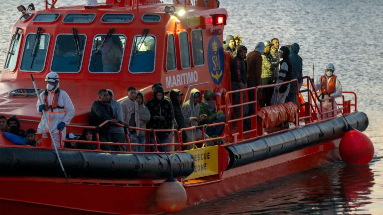 Horror en el Atlántico: así fue el naufragio que dejó a siete mujeres y niñas sin vida al tocar tierra española