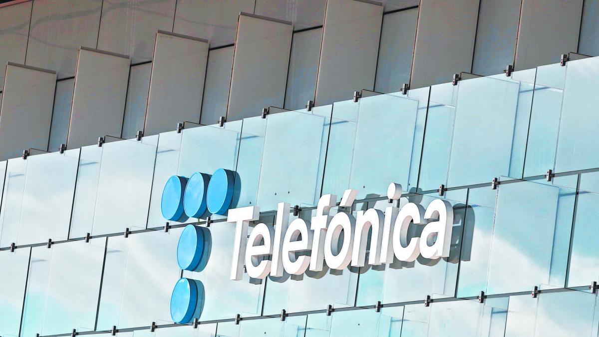 Telefónica enfrenta críticas tras una actualización que provocó caos en las comunicaciones de España