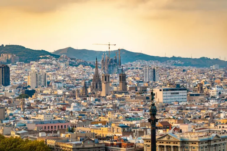 Escándalo en Airbnb! España exige eliminar 66.000 anuncios ilegales que están destruyendo el mercado de alquiler