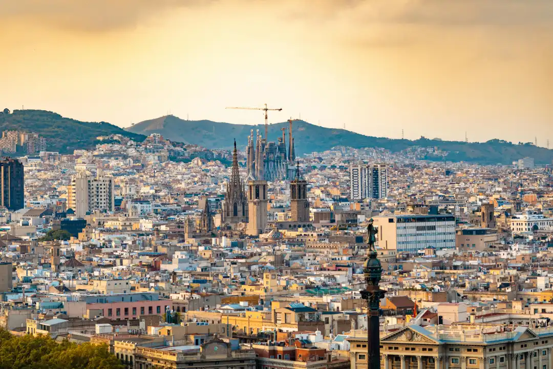 Escándalo en Airbnb! España exige eliminar 66.000 anuncios ilegales que están destruyendo el mercado de alquiler