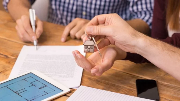 Creen que ya son dueños de su casa, pero un simple descuido tras pagar la hipoteca los deja atrapados en el sistema