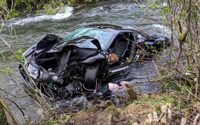 Desgarradora tragedia en España: Pareja británica muere al caer su Ferrari desde un acantilado
