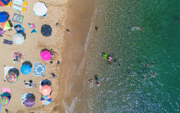 Turismo fuera de control: España lanza un grito de auxilio mientras sus destinos estrella se satura