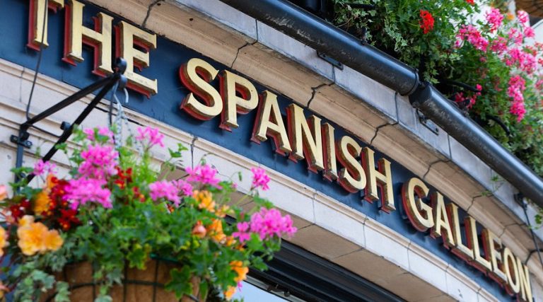 Este restaurante español escondido en Londres es un verdadero tesoro: un antiguo cuartel militar convertido en un paraíso gastronómico
